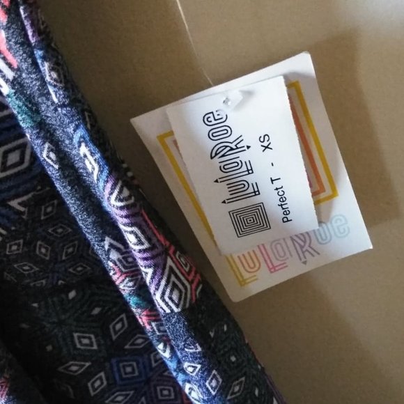 ❤️2 for 12❤️LuLu Roe Comfy Perfect T Shirt NWT - Picture 3 of 4